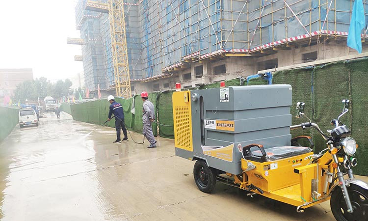 高壓清洗車現身建筑工地，沖洗降塵效果顯著