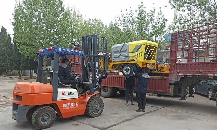 河南環衛公司引進一批小型經濟型能高壓清洗車，用于環衛快速保潔
