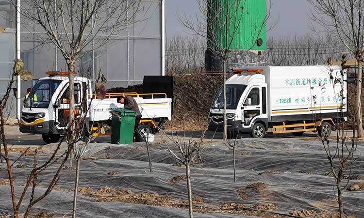 辛店環衛公司采購八桶裝垃圾清運車，用于社區分類垃圾的運輸