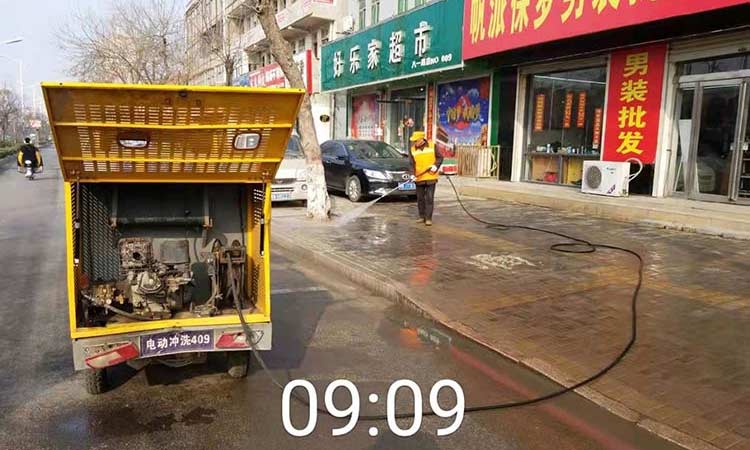 記錄多功能三輪高壓清洗車商丘環衛公司人行道路面清洗作業