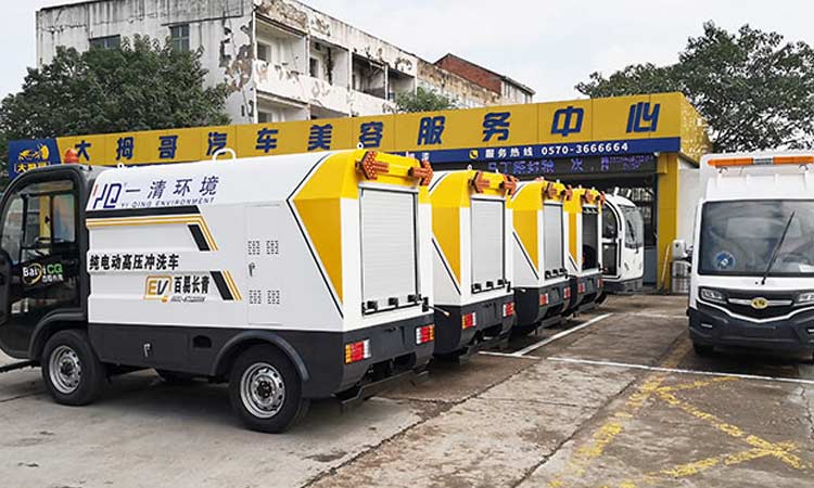 四輪多功能高壓清洗車交付浙江環衛公司