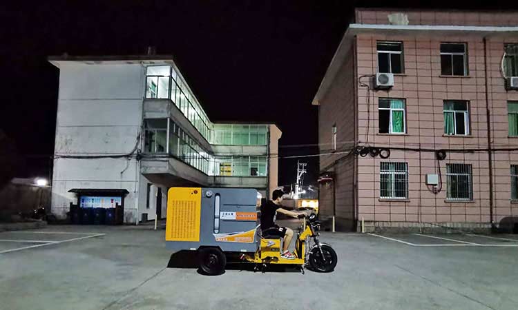 小型三輪高壓清洗車小區環衛作業