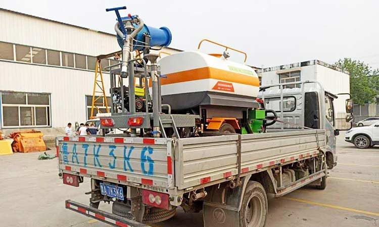環衛公司定制純電動三輪灑水車，用于疫情消毒噴霧