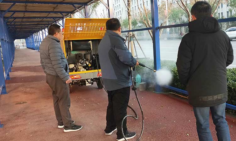 可上牌多功能高壓清洗車現場作業
