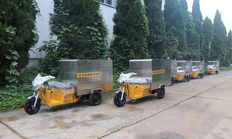 發往山東某環保公司的14輛道路高壓清洗車和1輛高溫高壓清洗車裝車發貨