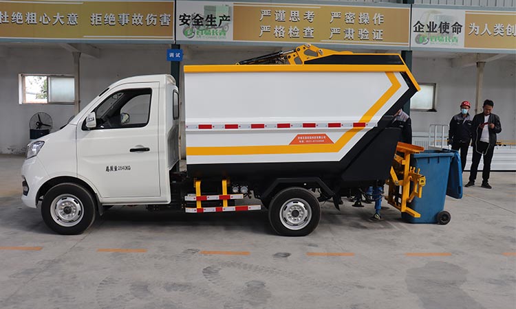 四輪垃圾清運車1.jpg