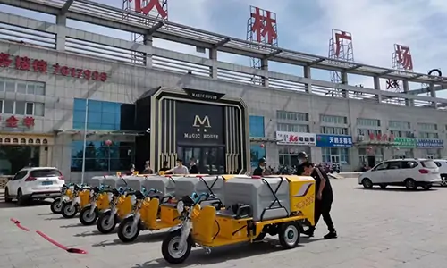 近日我司發往秋林廣場的一批小型電動三輪高壓清洗車已經交付