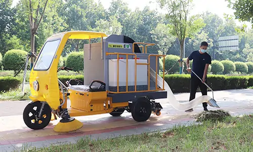 三輪樹(shù)葉收集車輕松解決狹窄道路落葉收集難題