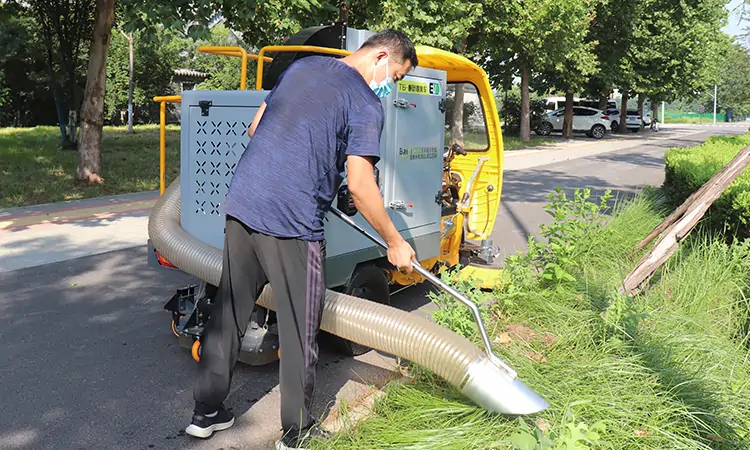 三輪樹葉收集車