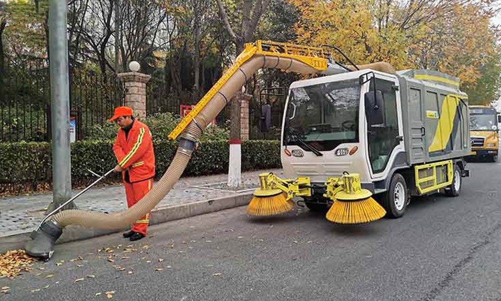 多功能樹葉收集車--解決秋、冬季大面積落葉難以收集和轉(zhuǎn)運(yùn)問題！緩解保潔員勞動強(qiáng)度！