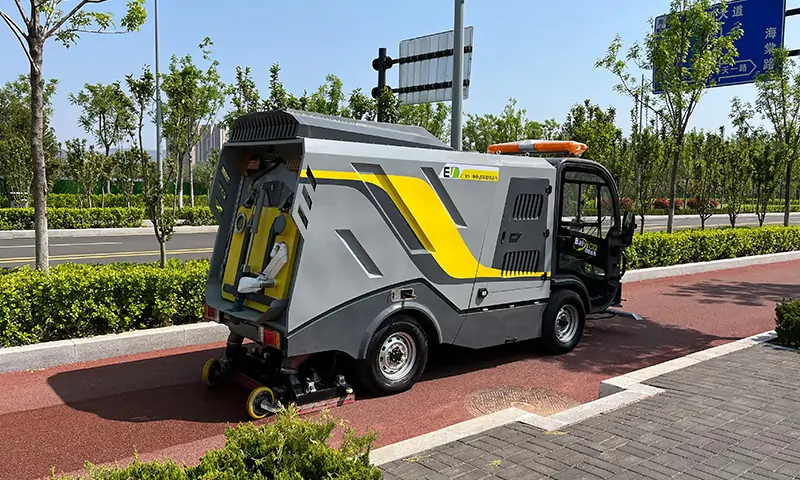 純電動深度清潔車，三級道路路面本色還原！清潔效果好，保持時間長！
