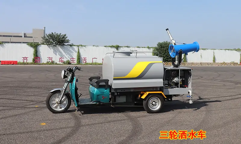 真沒想到！小區戶外抑塵消毒難題這么容易解決？！只因為用了這款灑水車？