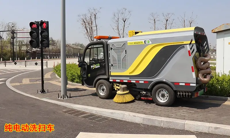 汽油版本洗掃車真的可以繼續再用嗎？純電動洗掃車又有哪些優勢和特點？