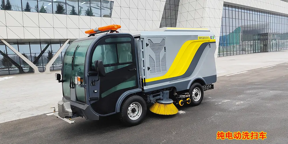 道路洗掃車，路面污漬清潔“專家”_電動洗掃車_環(huán)衛(wèi)洗掃車_小型洗掃車