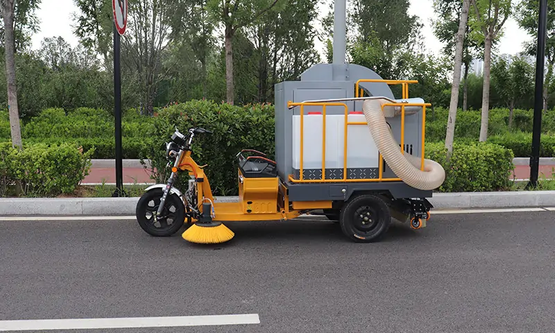 純電動三輪樹葉收集車，景區(qū)園林物業(yè)狹窄區(qū)域落葉收集轉(zhuǎn)運(yùn)專用車！