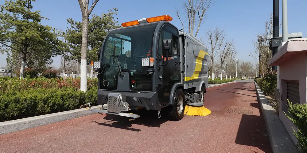 道路洗掃車_路面污漬清潔“專家”_電動洗掃車_環衛洗掃車_小型洗掃車