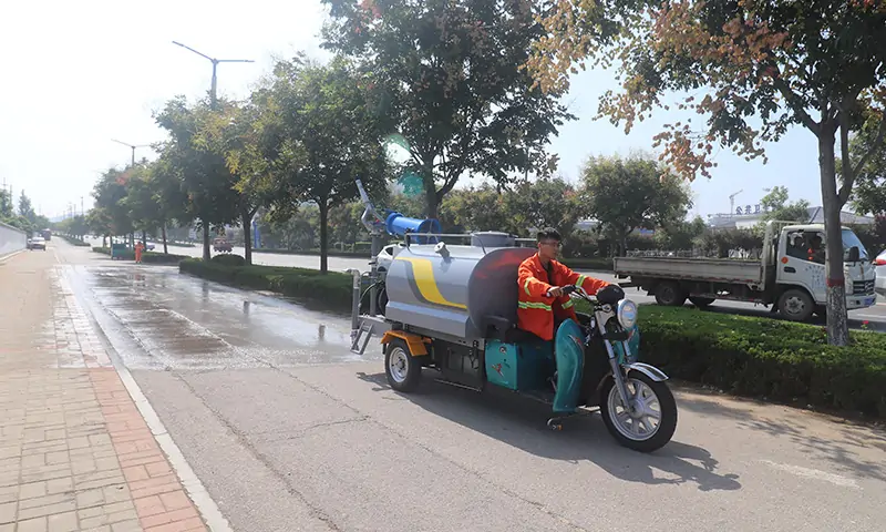三輪樹葉收集車，體積小巧，操作簡單，環(huán)衛(wèi)作業(yè)必不可少落葉收集神器！