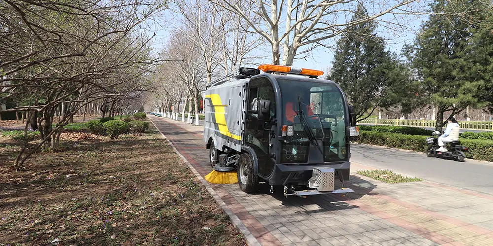 道路洗掃車_路面污漬清潔“專家”_電動洗掃車_環衛洗掃車_小型洗掃車