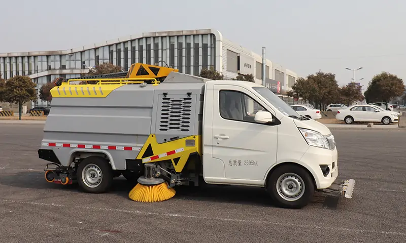 可上牌純電動(dòng)洗掃車！自動(dòng)檔位，動(dòng)力強(qiáng)勁，專注背街小巷路面衛(wèi)生治理！