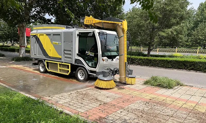 樹葉收集車——引領綠色清潔革命的力量，落葉收集專用車輛。