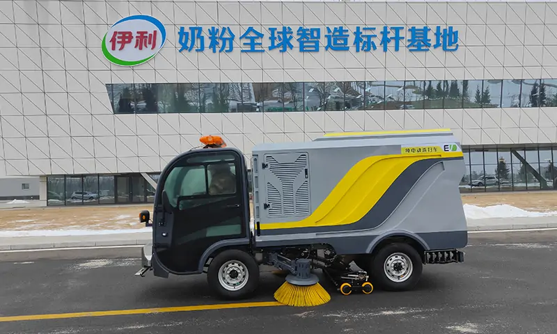 伊利工廠引入純電動洗掃車，構建綠色清潔新未來