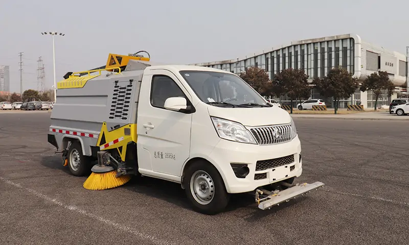 標(biāo)題：新能源純電動(dòng)洗掃車：清潔與環(huán)保的完美結(jié)合
