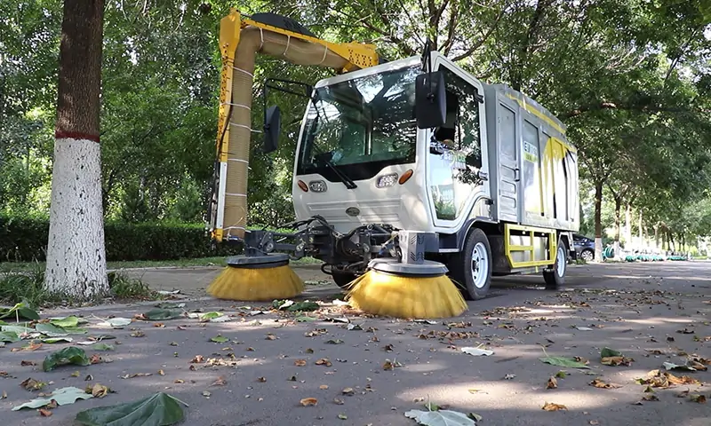 秋季落葉收集神器，純電動四輪多功能樹葉收集車！操作簡單，效率高效！