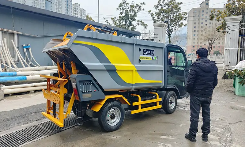 后裝式垃圾清運(yùn)車(chē)助力漢中市略陽(yáng)縣環(huán)衛(wèi)事業(yè)！