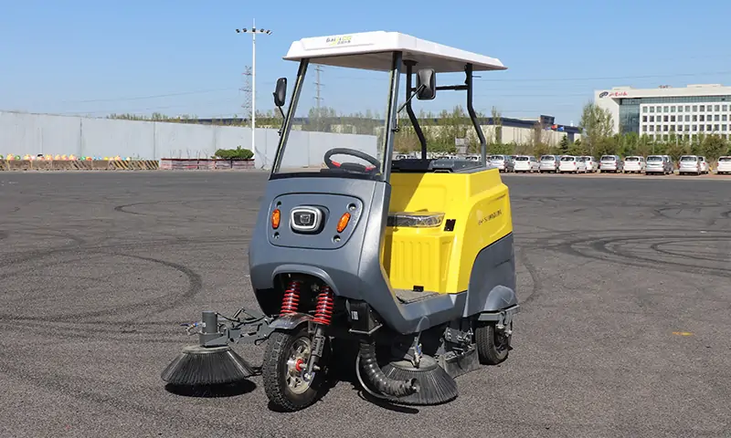 純電動清掃車發貨：助力城市環境衛生建設