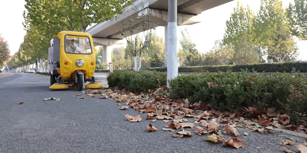 三輪車樹葉收集機(jī) 吸入式樹葉收集車 電動三輪車樹葉收集器 樹葉收集器車 三輪樹葉收集車 林場專用樹葉收集車