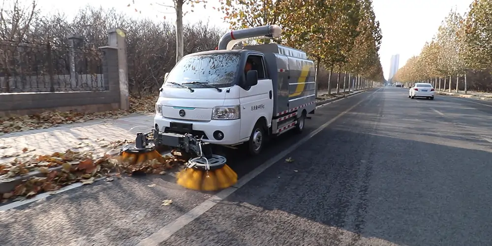新能源樹葉收集車 新能源多功能樹葉收集車 新能源吸樹葉的機器 新能源新型樹葉收集車
