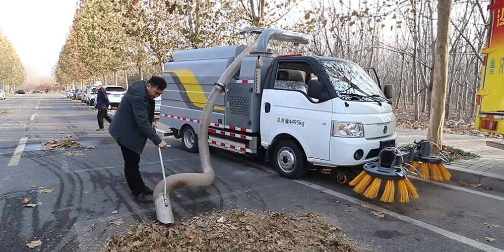 新能源樹葉收集車 新能源多功能樹葉收集車 新能源吸樹葉的機器 新能源新型樹葉收集車
