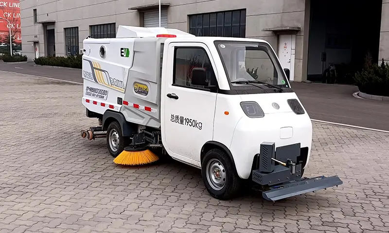 新能源純電動洗掃車：助力城市環境建設的多功能清潔利器