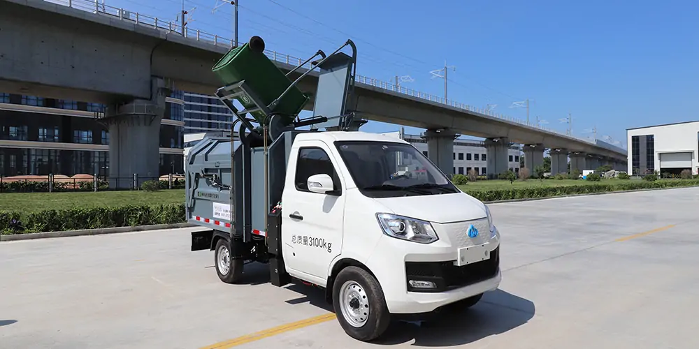 新能源側裝式垃圾車，新能源垃圾車，小型垃圾車，純電動垃圾車