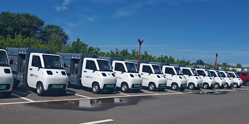 新能源側(cè)裝垃圾車，側(cè)裝式垃圾車，垃圾車，小型垃圾車