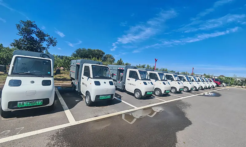 新能源側裝垃圾車到貨北京 助力城市環境衛生建設