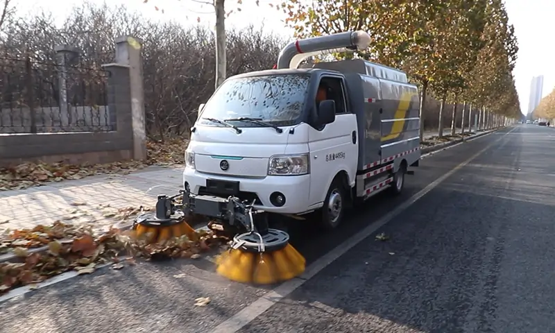純電動樹葉收集車:智慧環衛新時代的綠色裝備