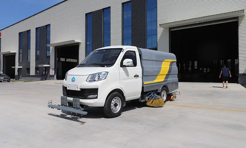 純電動洗掃車亮相客戶使用現(xiàn)場——智能環(huán)衛(wèi)裝備助力城市清潔新升級