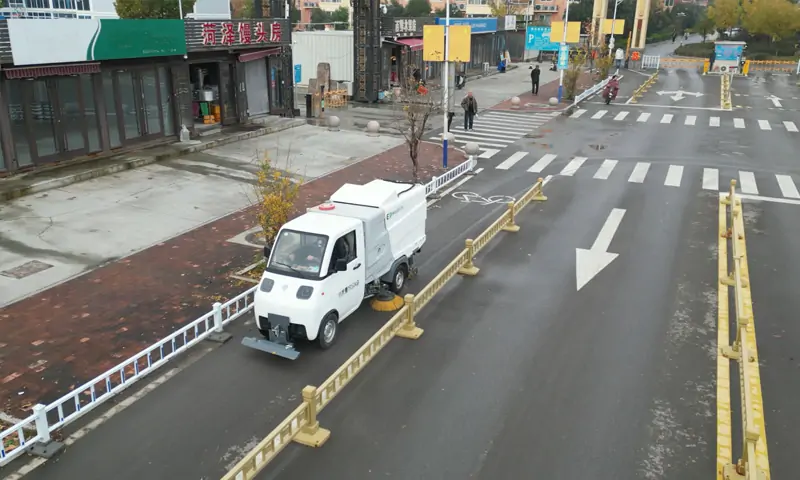 新能源洗掃車現場作業震撼呈現:小車身、大能量,城市清潔新利器